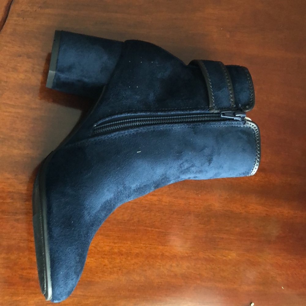 Boots - Picture 3 of 5